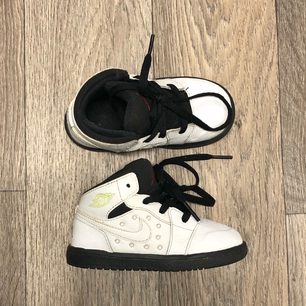 JORDANS Hi Tops Sneakers White AiR Jordan Sz 7 - Picture 1 of 8